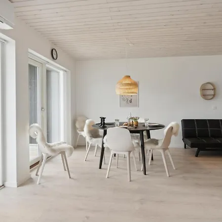 2 Bedroom Lovely In Apartamento